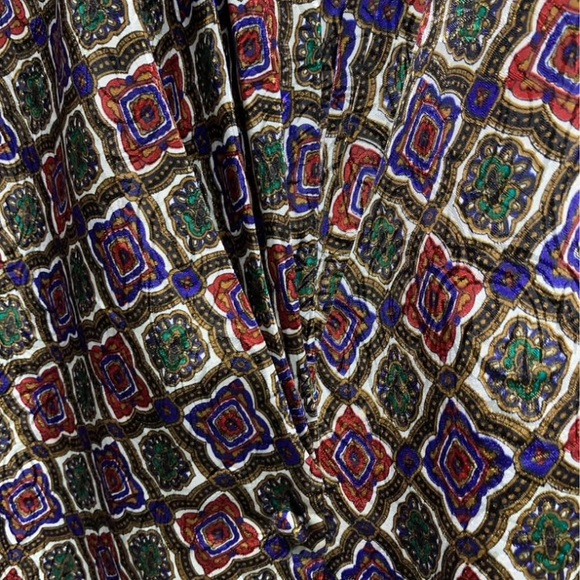 Colorful Geometric Pattern Blouse - Picture 3 of 4